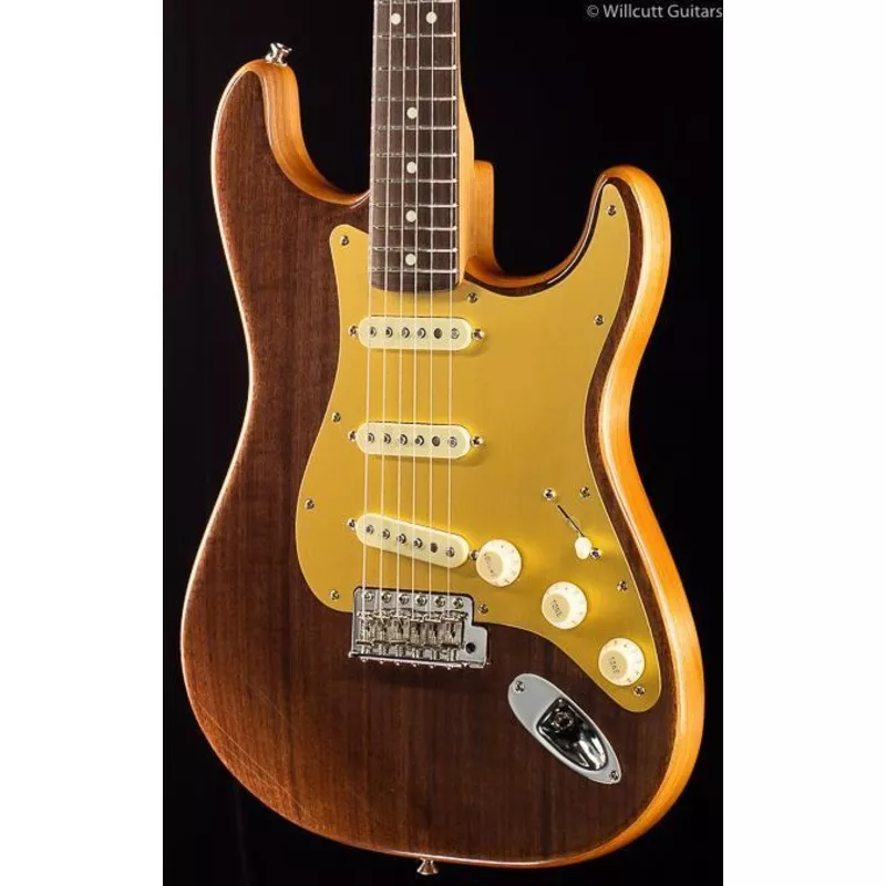Fender American Custom Ltd. Walnut Roasted Stratocaster (955)