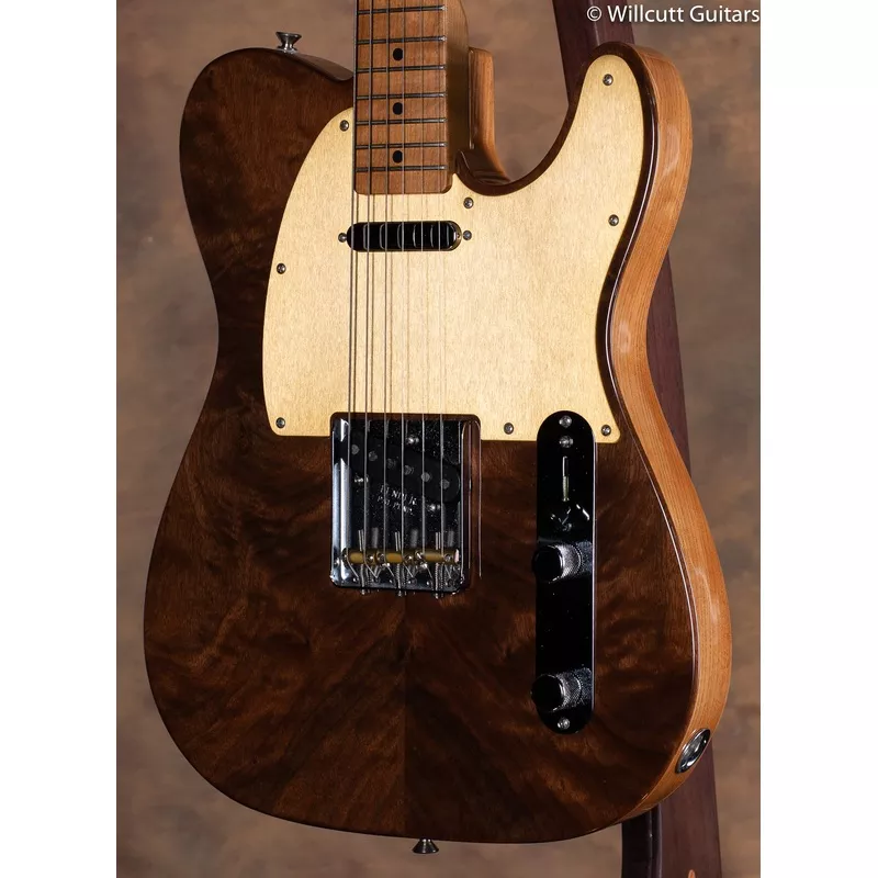 Fender American Custom LTD. Walnut Roasted Stratocaster USED