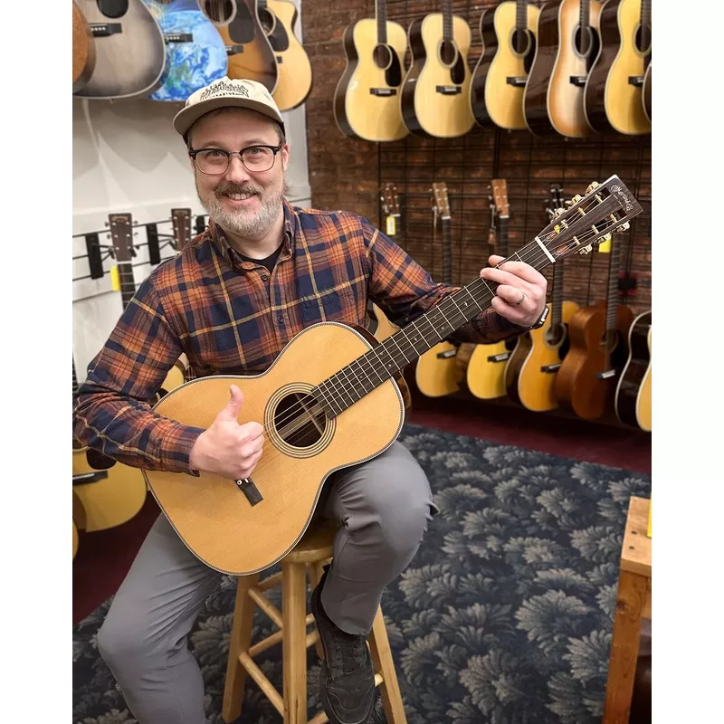 Martin 00-12 28 Modern Deluxe Guitar & Case
