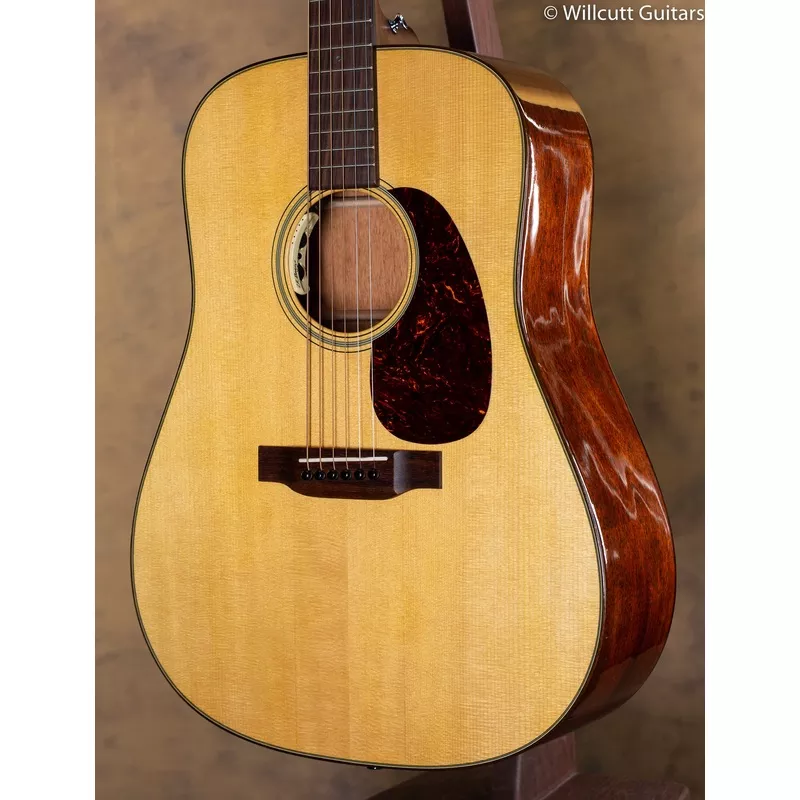Martin D-18E 2020
