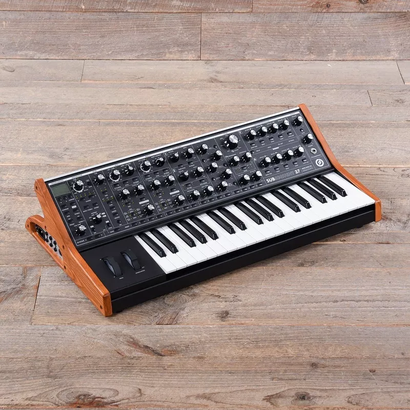 moog-subsequent-37-synthesizer Moog SUBsequent 37 Synthesizer