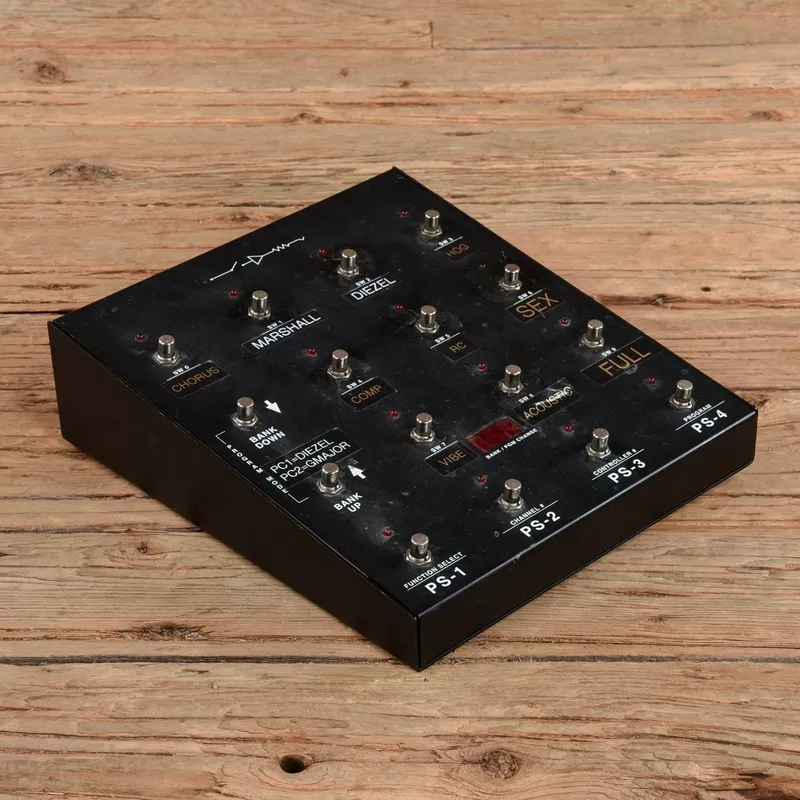 mxr-custom-audio-electronics-rs-10-midi-foot-controller MXR Custom Audio Electronics RS-10 MIDI Foot Controller