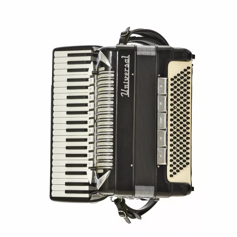 universal-model-628-keyboard-accordion-late-20th-century Universal Model 628 Keyboard Accordion (late 20th century)